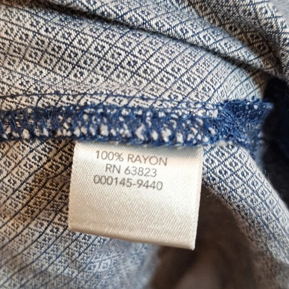 CHRISTOPHER & BANKS SIZE LARGE BUTTON DOWN LONG SLEEVE BLUE